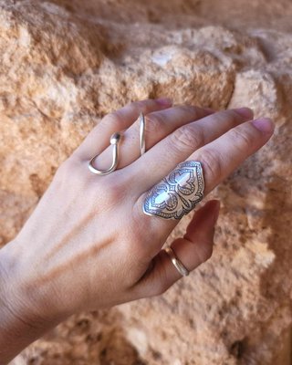 Срібний перстень з гравіюванням квітки 0160-1 фото